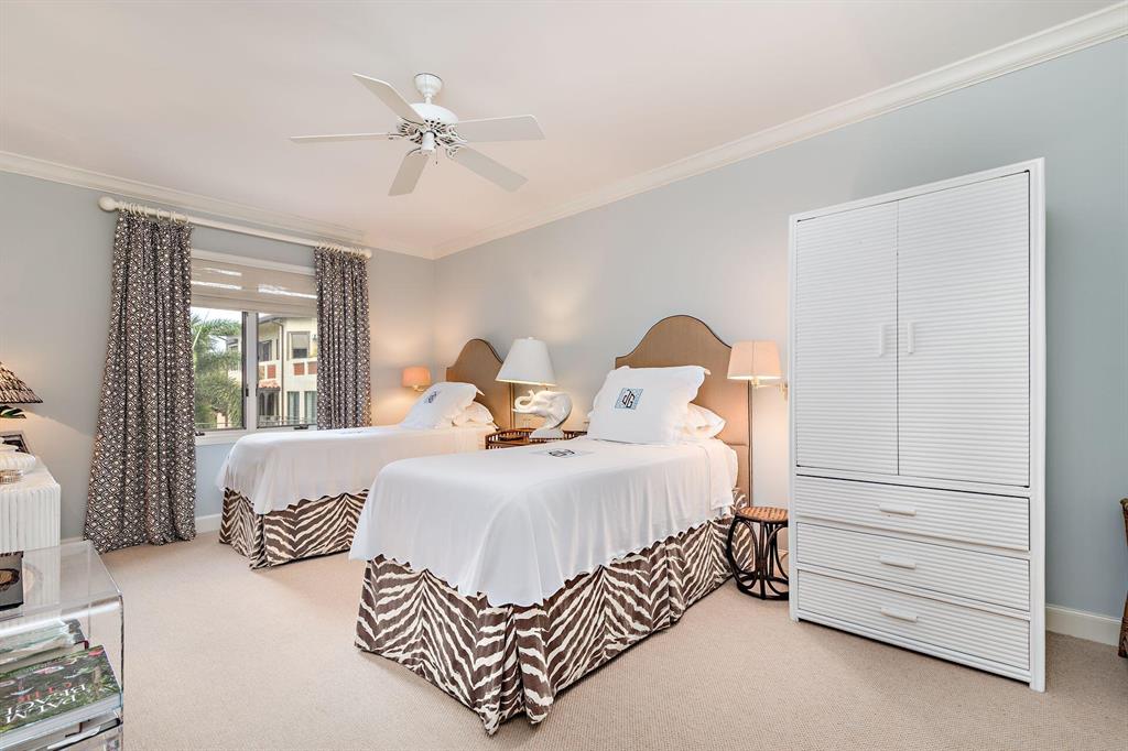 CASAS DE CARLOS CONDO - Residential