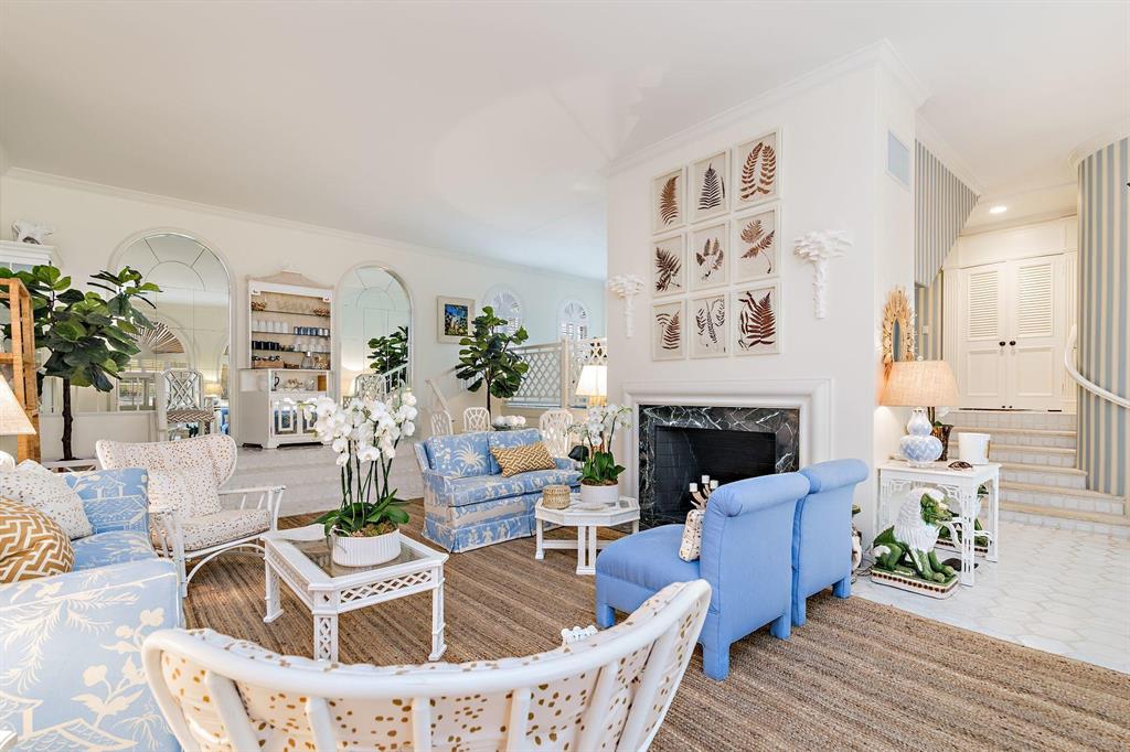 CASAS DE CARLOS CONDO - Residential