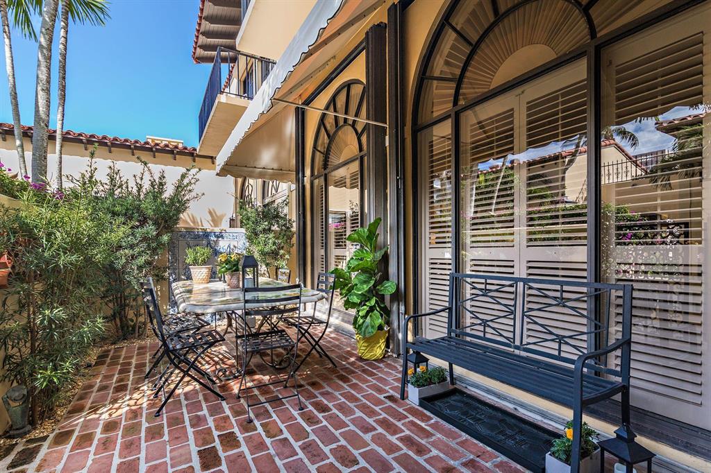 CASAS DE CARLOS CONDO - Residential