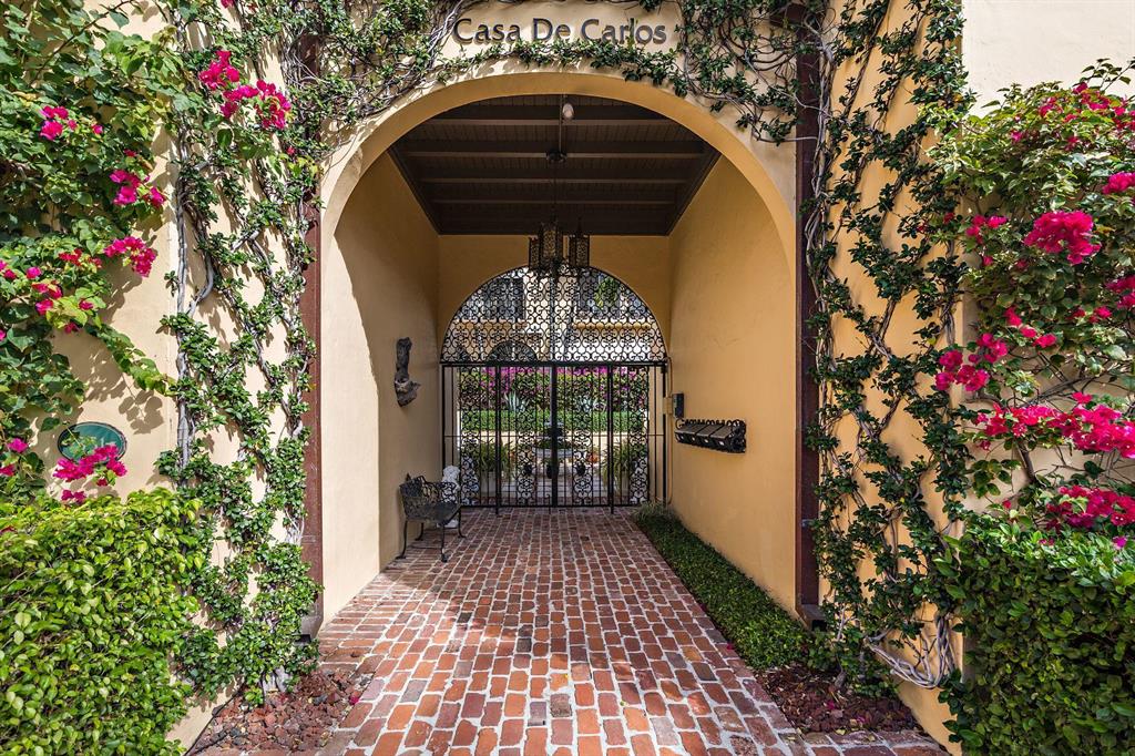 CASAS DE CARLOS CONDO - Residential