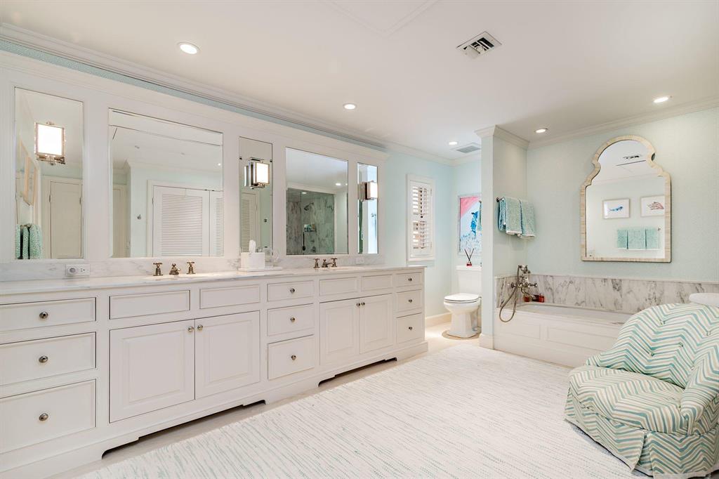 CASAS DE CARLOS CONDO - Residential