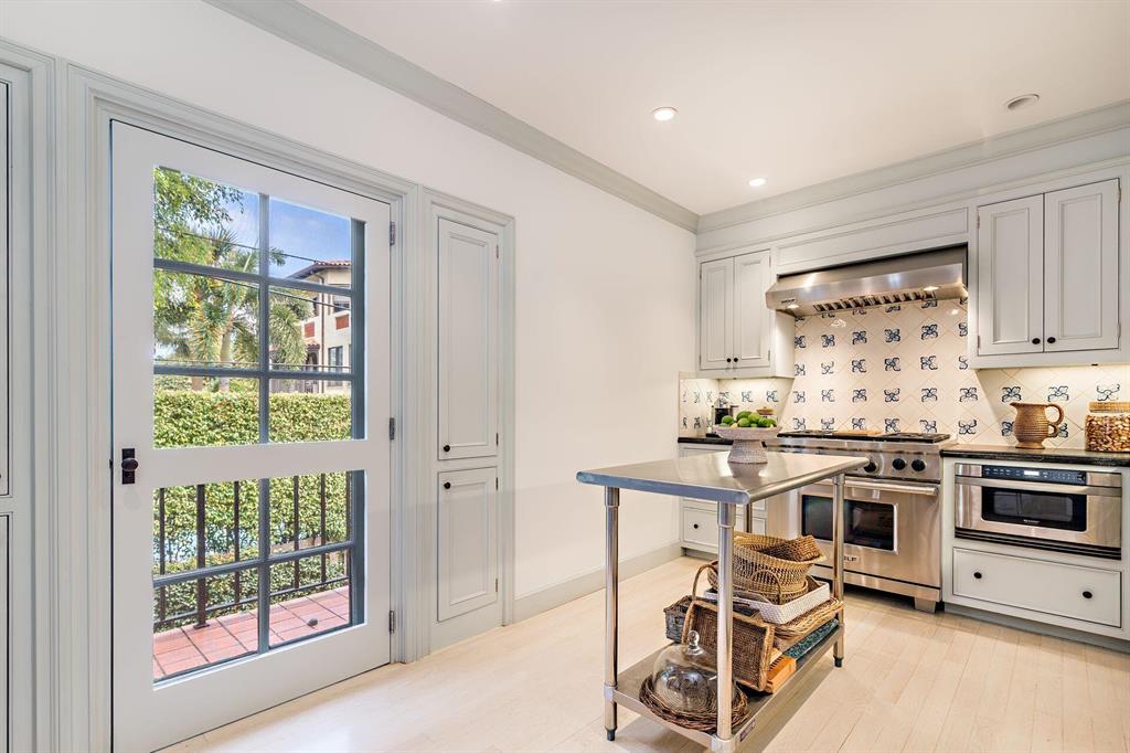 CASAS DE CARLOS CONDO - Residential