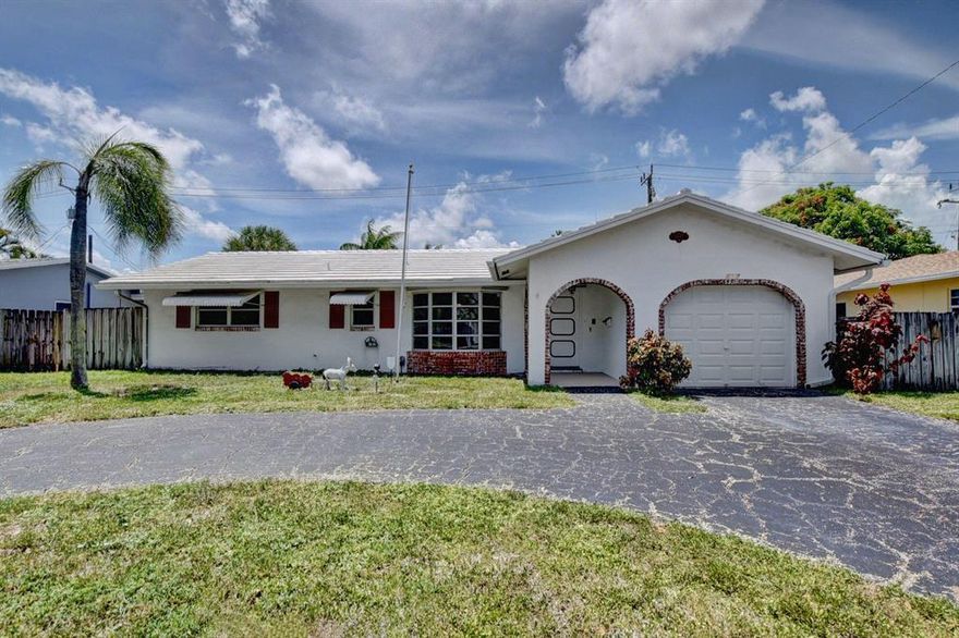 This is a 3/2 single family pool home with an attached on car garage located in east Deerfield Beach. All new laminate wood floors throughout the living area and carpet in the bedrooms. Fresh interior paint. Large eat in kitchen perfect for entertaining family and guests. Screened patio leads you to the fully fenced backyard with an awesome pool and hot tub! Large circular driveway plenty of parking. Fully equipped with a full house generator for additional protection against power outages and storms. Large in home laundry room inside Just a short drive or bike ride to the world famous Deerfield Beach and prier. Enjoy great beach front restaurants and shopping.