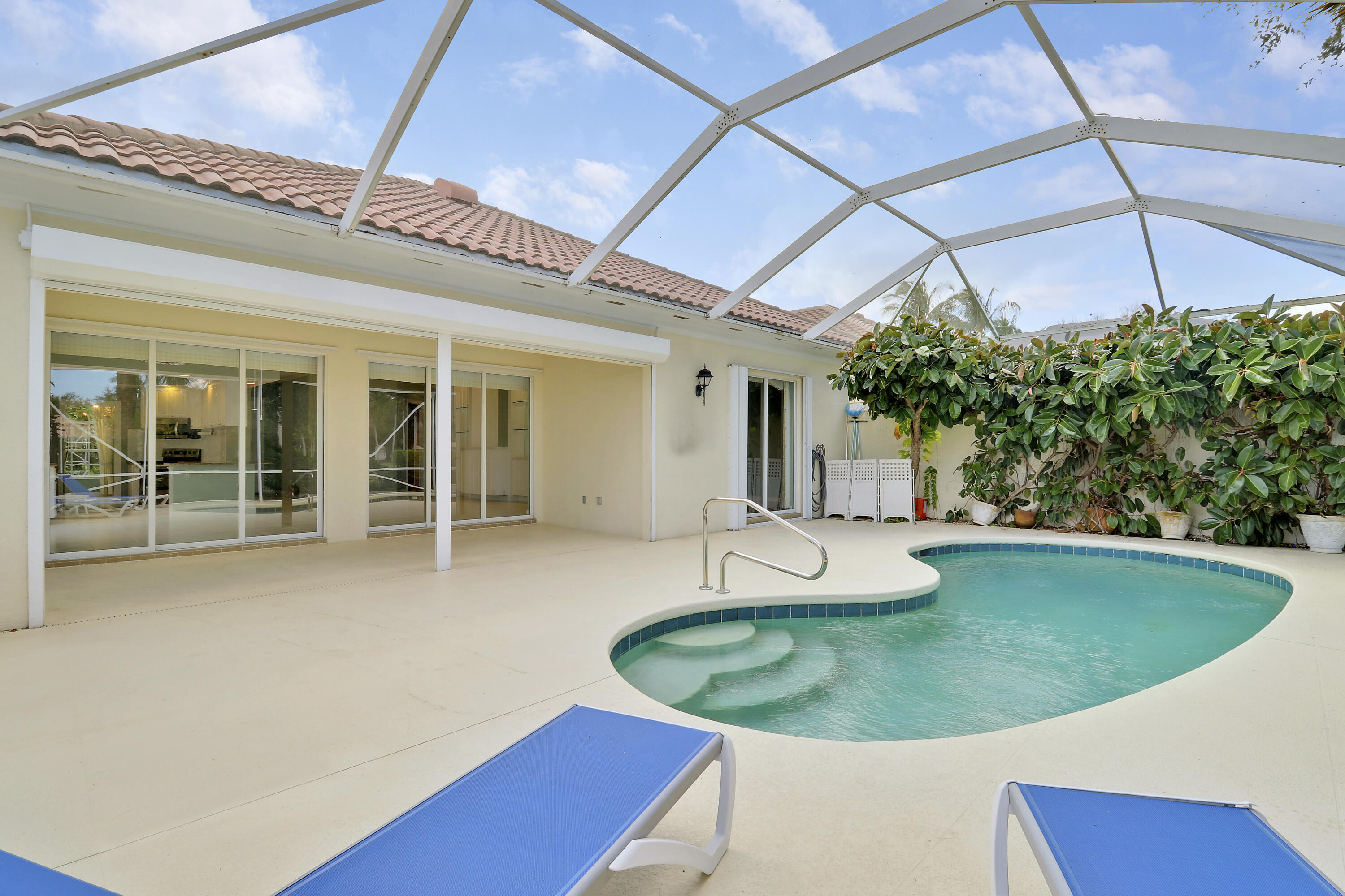 ISLES AT PALM BEACH GARDENS - Residential