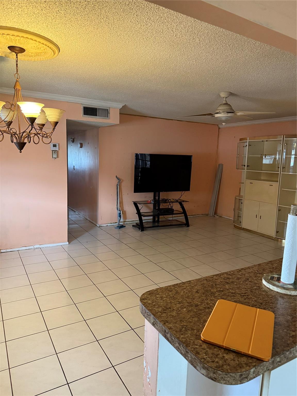 5300 Washington St P340, Hollywood, FL, 33021/$119,000 2 5300 Washington St P340
