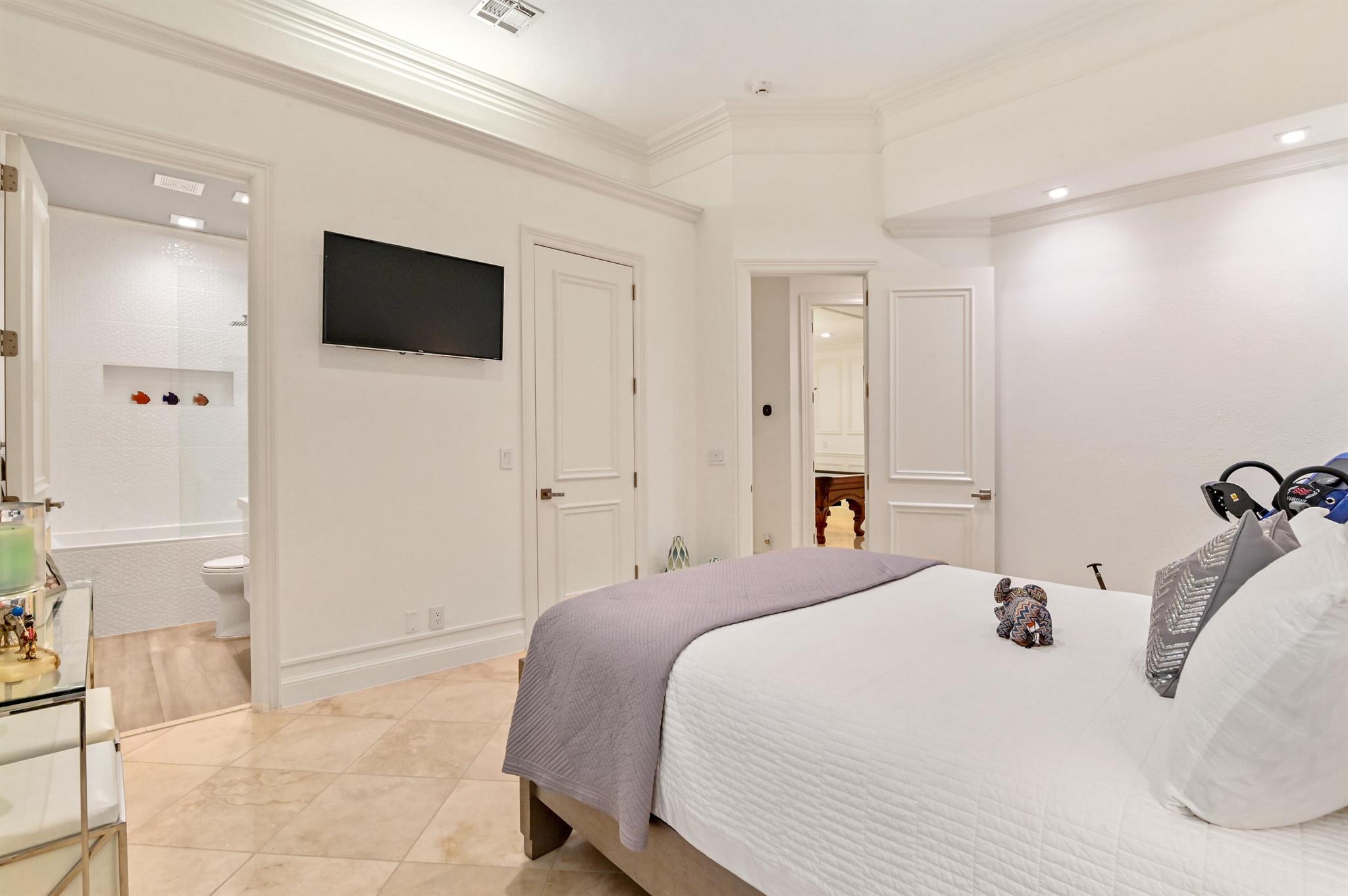 ENCLAVE AT WOODFIELD COUN - Residential