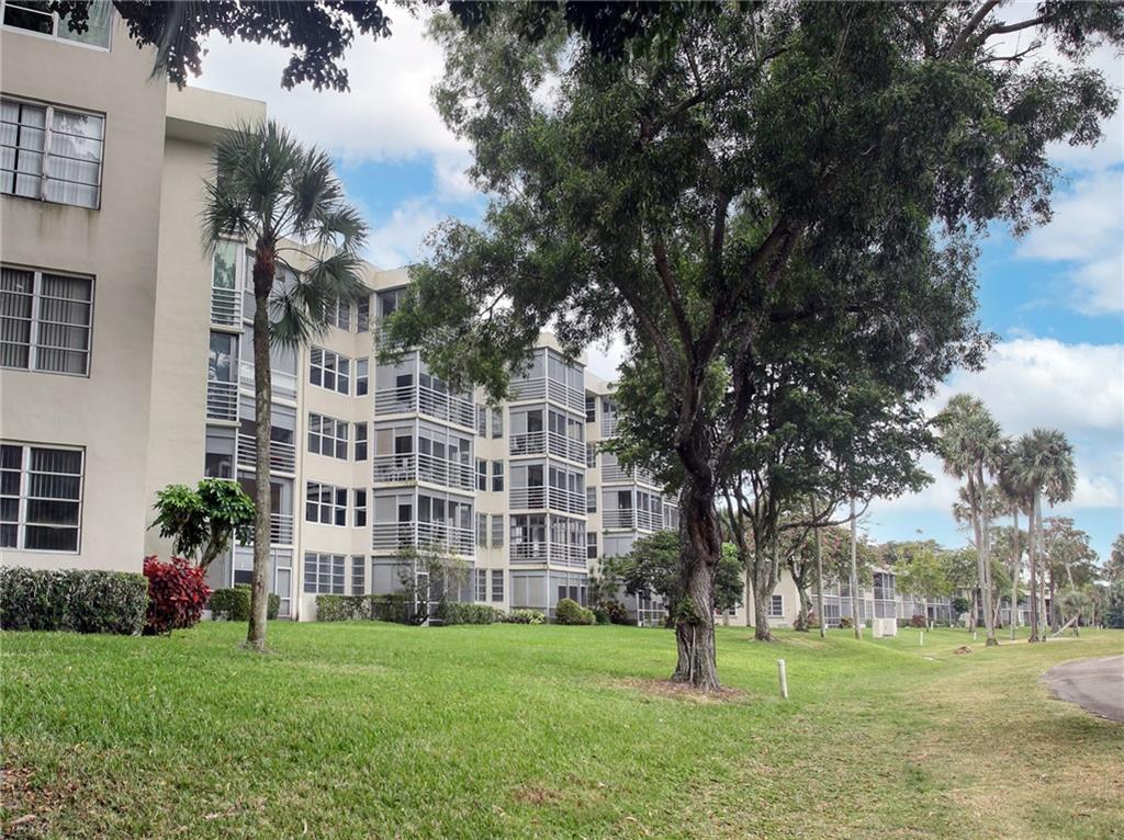 PALM-AIRE Country Club - Residential