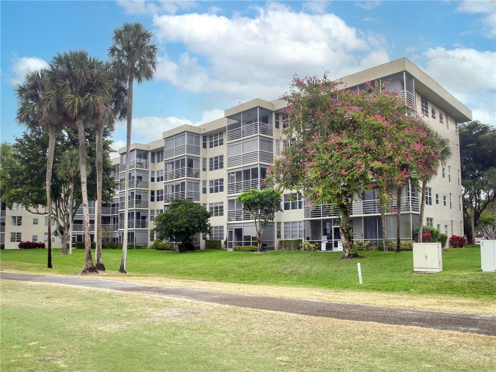 PALM-AIRE Country Club - Residential