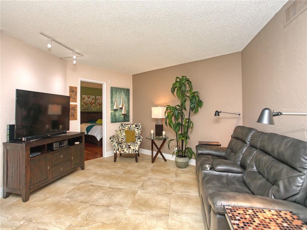 PALM-AIRE Country Club - Residential