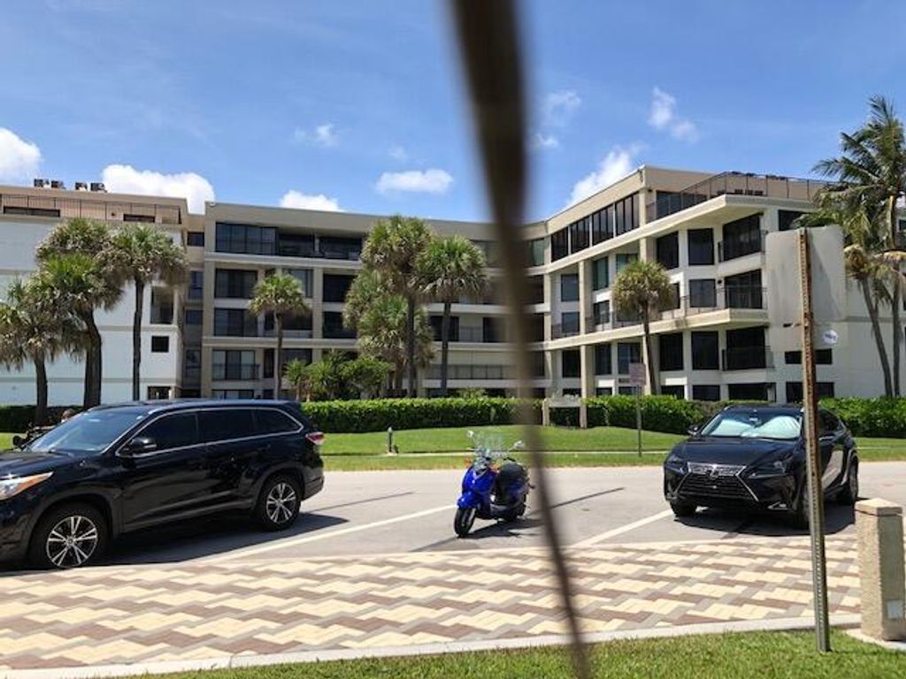 Photo of 665 SE 21st Avenue #309, Deerfield Beach, FL 33441 (MLS # R10742403)