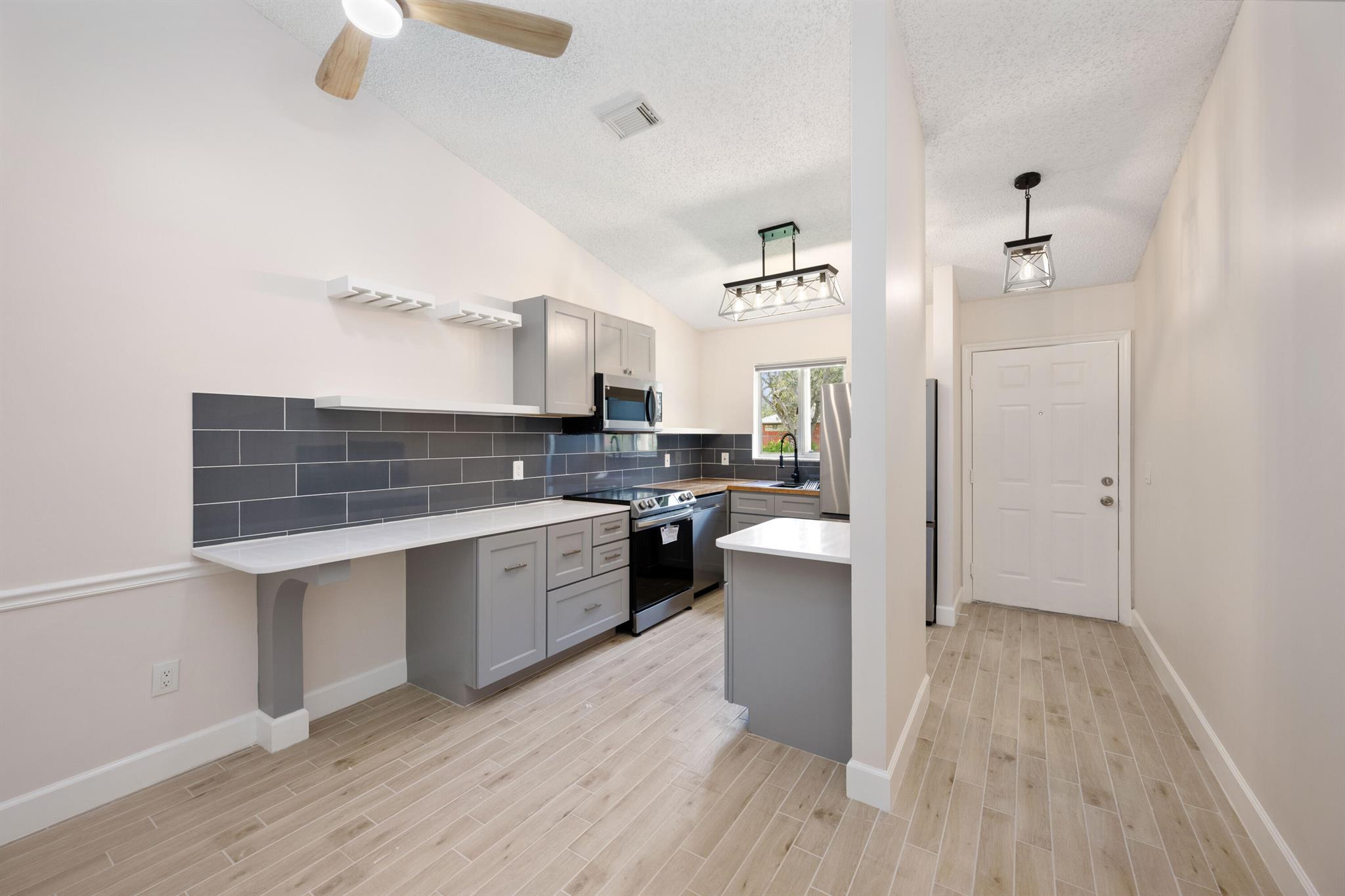 HAVERHILL ACRES - Residential Lease