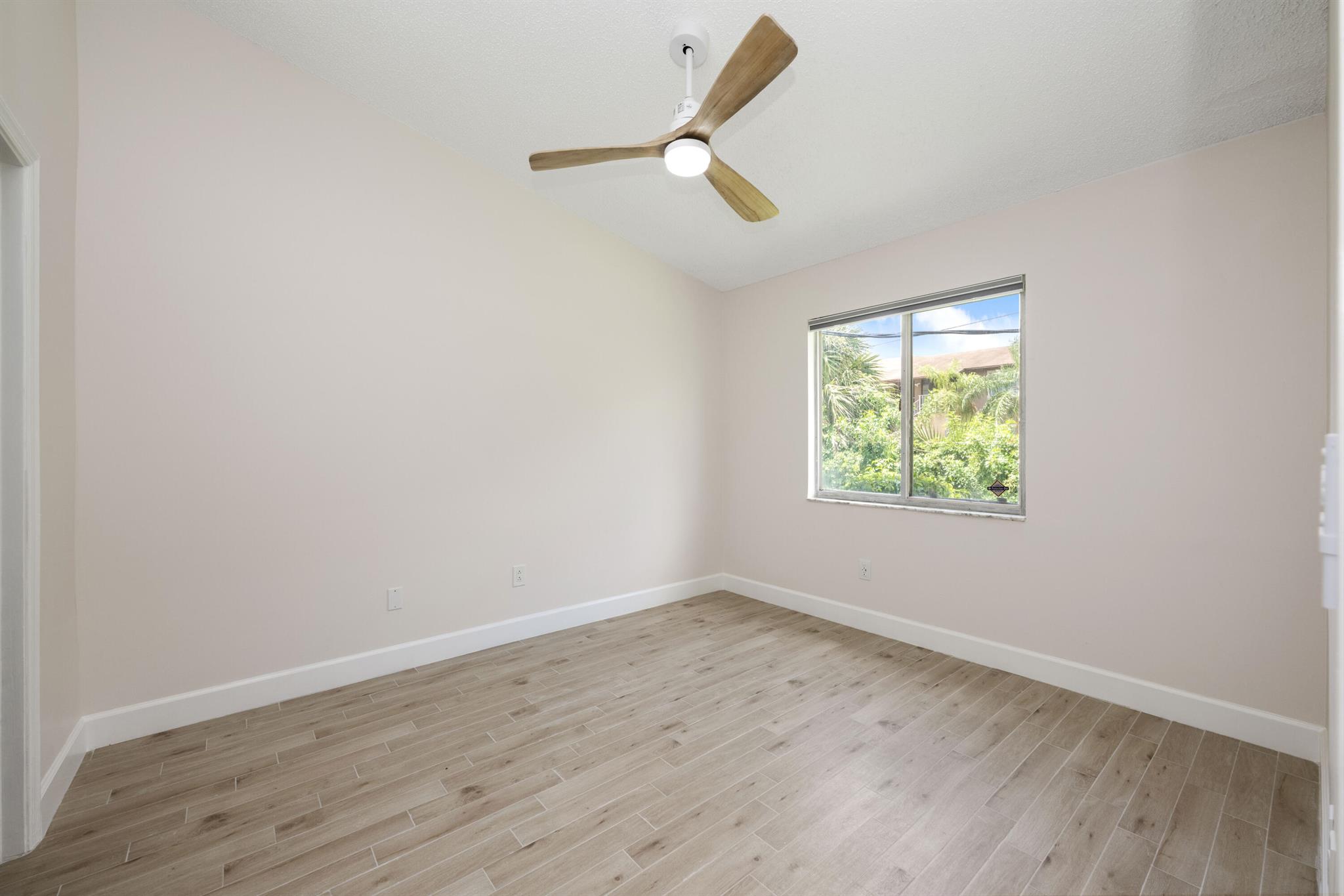 HAVERHILL ACRES - Residential Lease