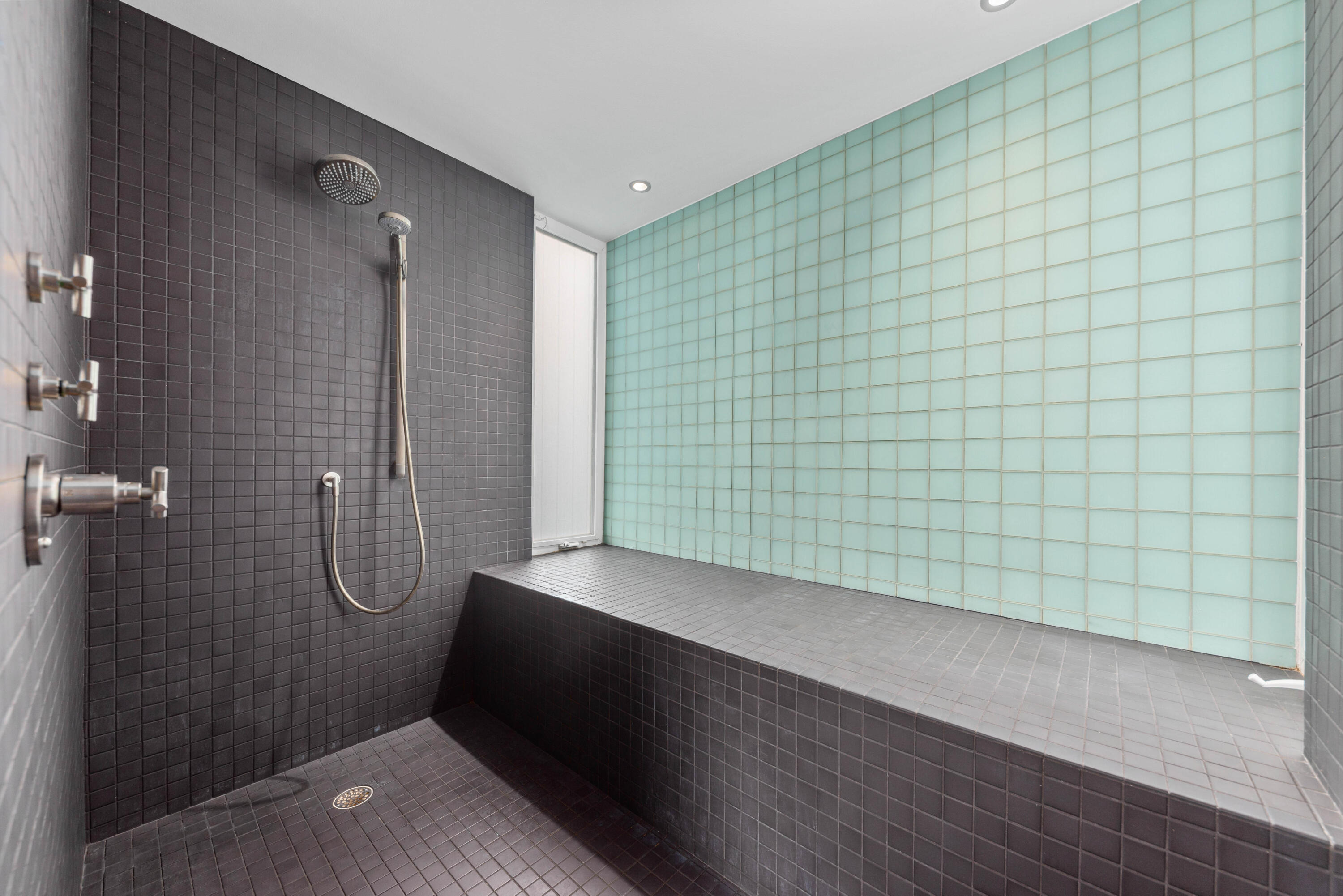 NORTH RIVER SHORES - Residential