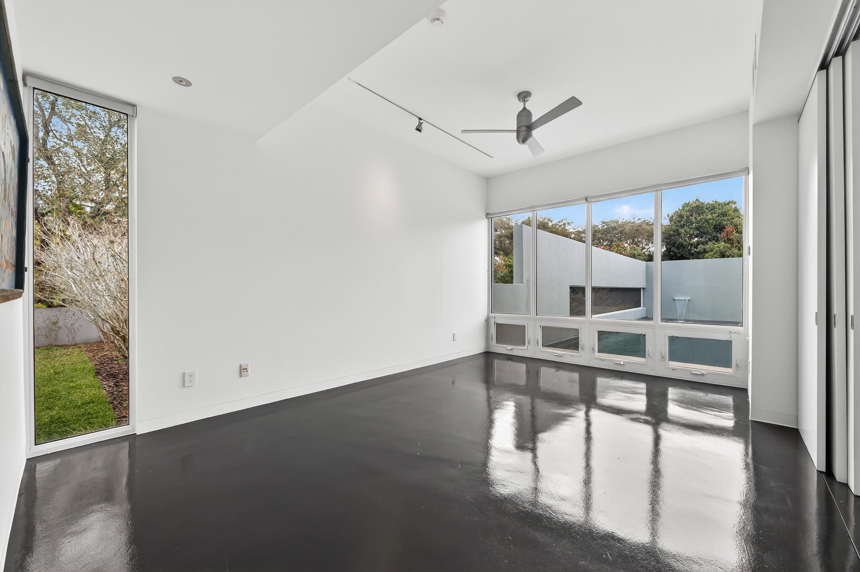 NORTH RIVER SHORES - Residential