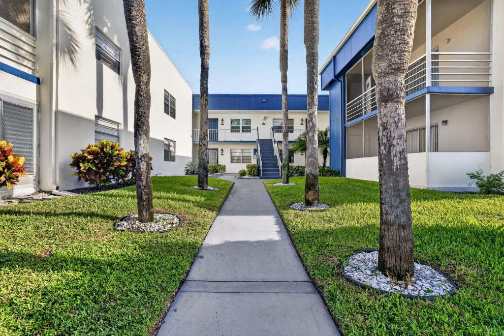 Photo of 515 Normandy Lane, Delray Beach, FL 33484 (MLS # B26067476)