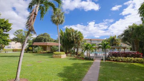 A home in Lauderdale Lakes