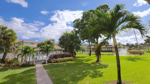 A home in Lauderdale Lakes