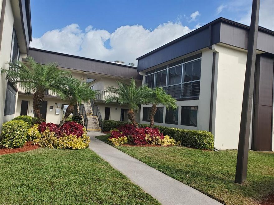 55+ community, Annual lease only! Updated 1st floor Deluxe model located in sought after ''Isle of Capri'' in Kings Point!  Light and bright kitchen, tile floors thought the main living area and carpet in the master bedroom.  Home has impact windows throughout and a garden view from the enclosed patio. Stackable washer and dryer and large walk in closet.  Community amenities include: Multi-million dollar clubhouse, indoor pools, bistro, , golf, tennis, theatre, courtesy buses & much more!!