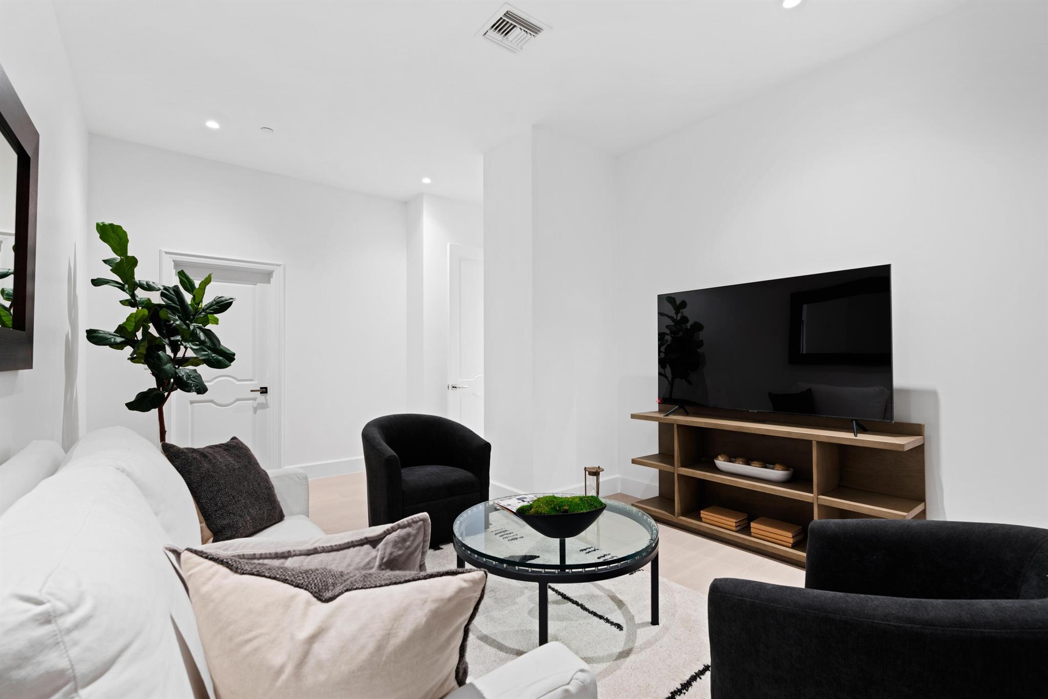 PLAZA OF THE PALM BEACHES - Residential