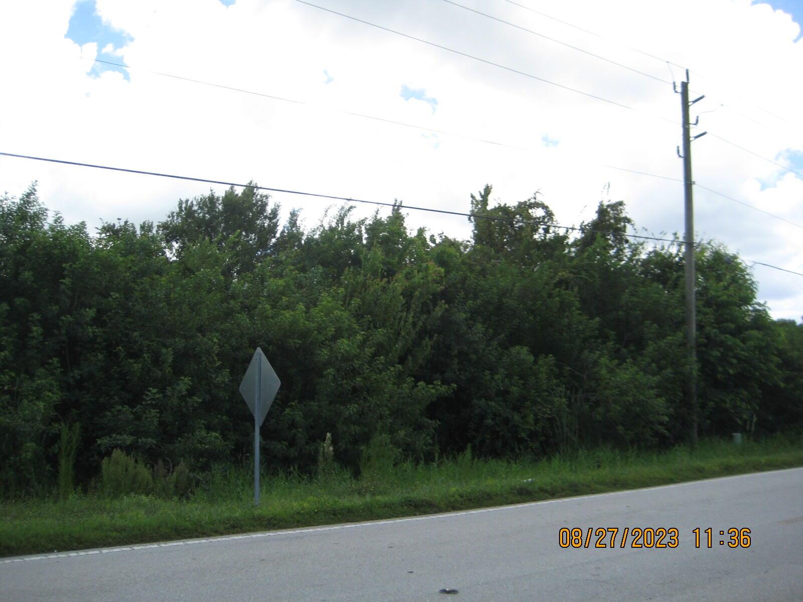 Great size lot with community already behind. Lot of opportunities here for your own home to be built, great area and Located in an Opportunity Zone.Buyer to do their due diligence and verify all measurements and facts with City regarding any restrictions or zoning questions.