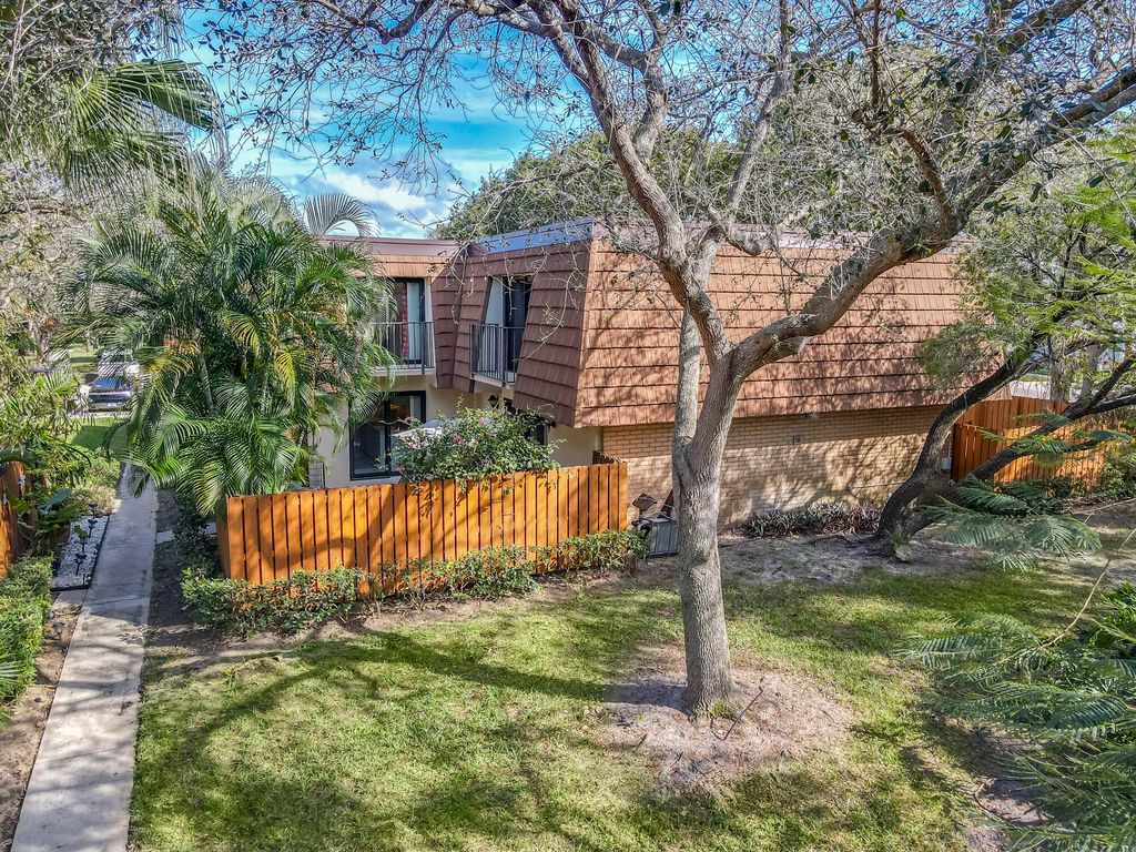 Photo of 2502 25th Court, Jupiter, FL 33477 (MLS # R10952409)