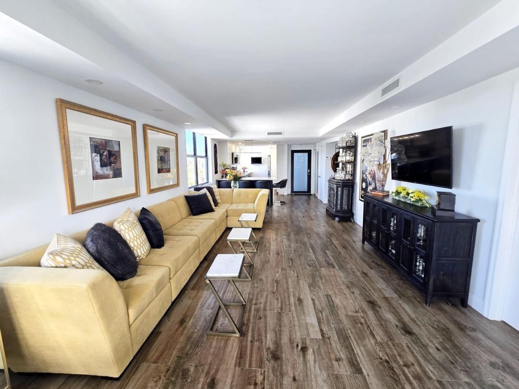 1401 N Riverside Drive 707