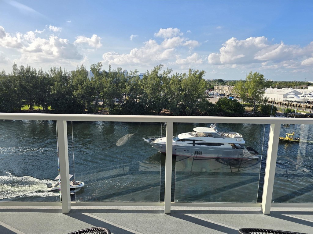 1401 N Riverside Drive 707