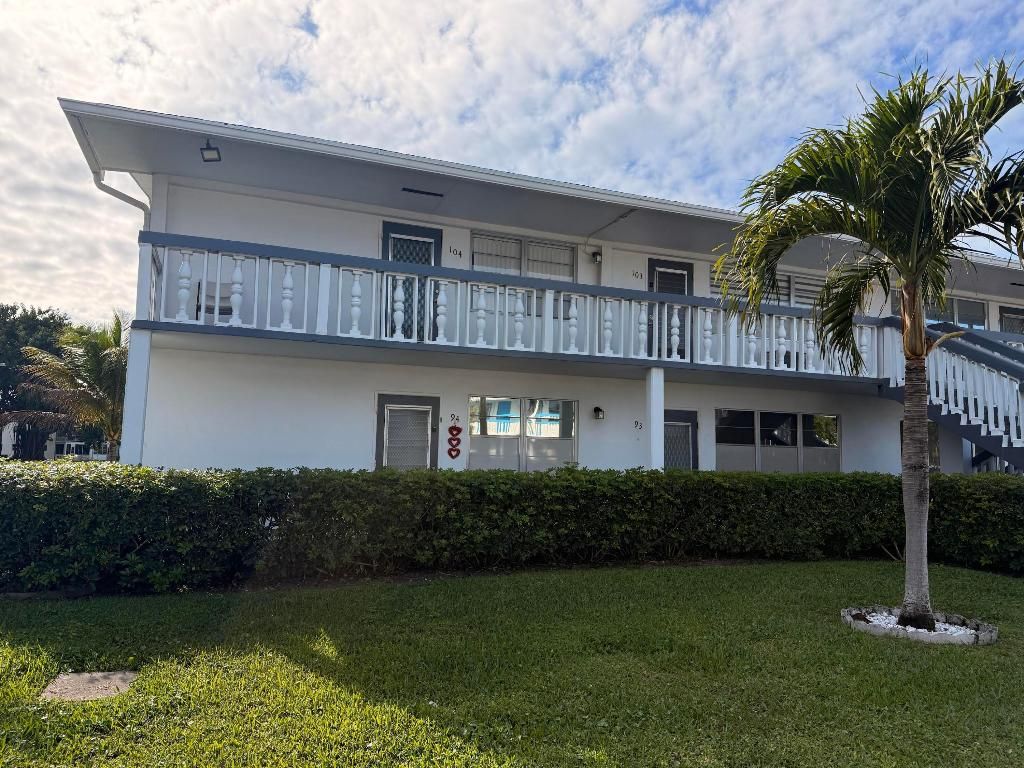 Photo of 104 Oakridge #H, Deerfield Beach, FL 33442 (MLS # R11158135)