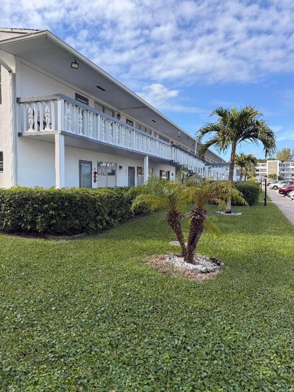 Photo of 104 Oakridge #H, Deerfield Beach, FL 33442 (MLS # R11158135)