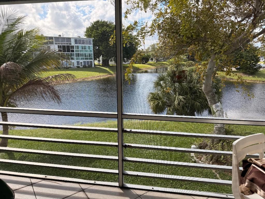 Photo of 104 Oakridge #H, Deerfield Beach, FL 33442 (MLS # R11158135)