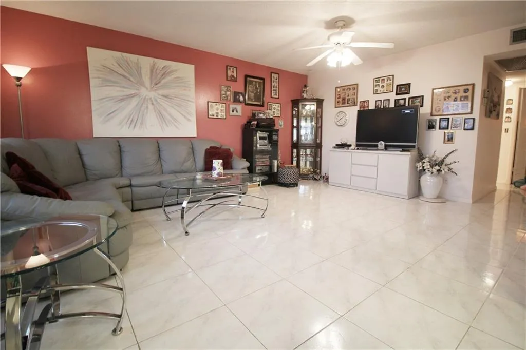 4021 Ventnor H Unit 4021  