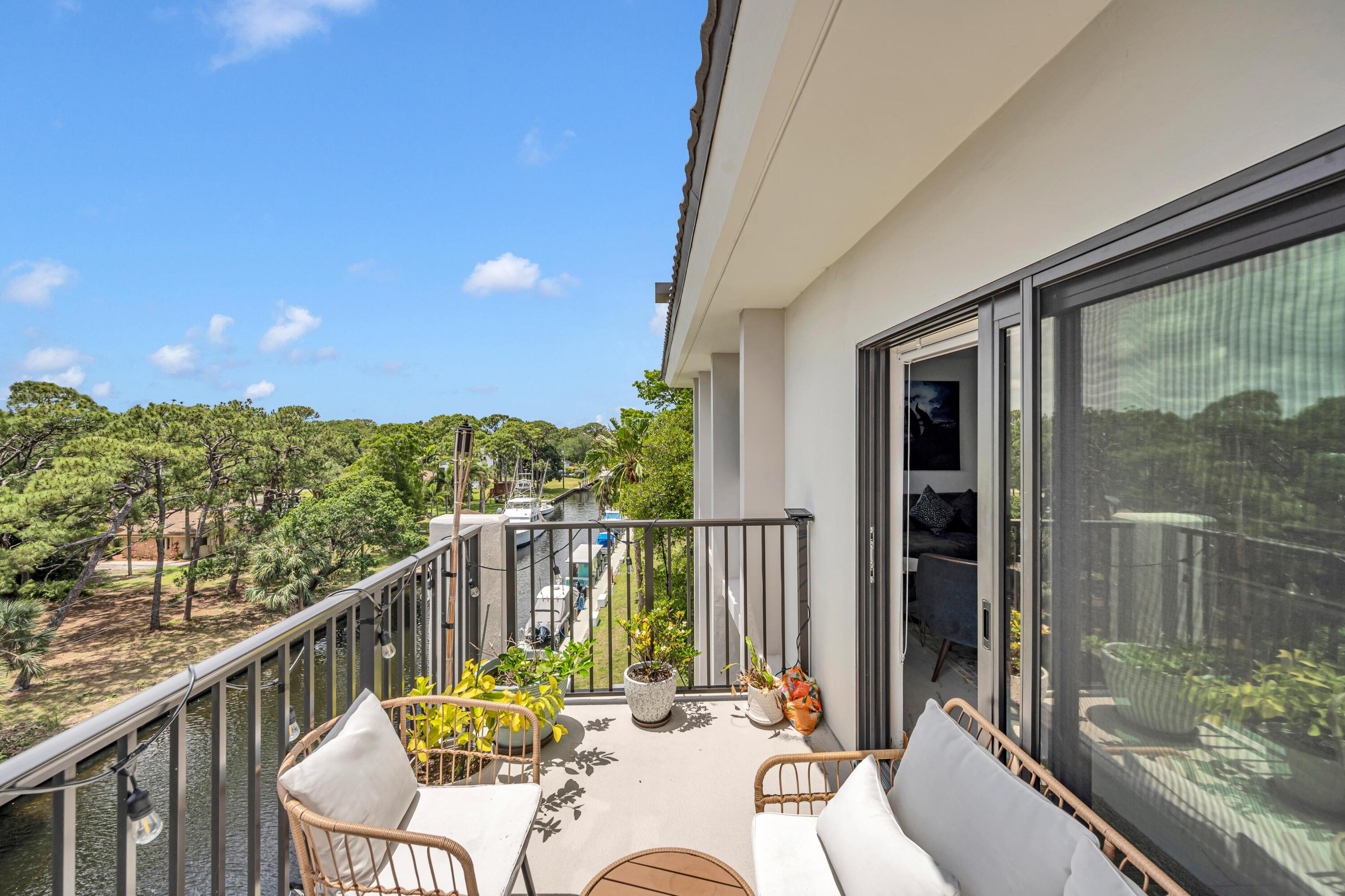 RIVER REACH CONDOMINIUM II - Residential