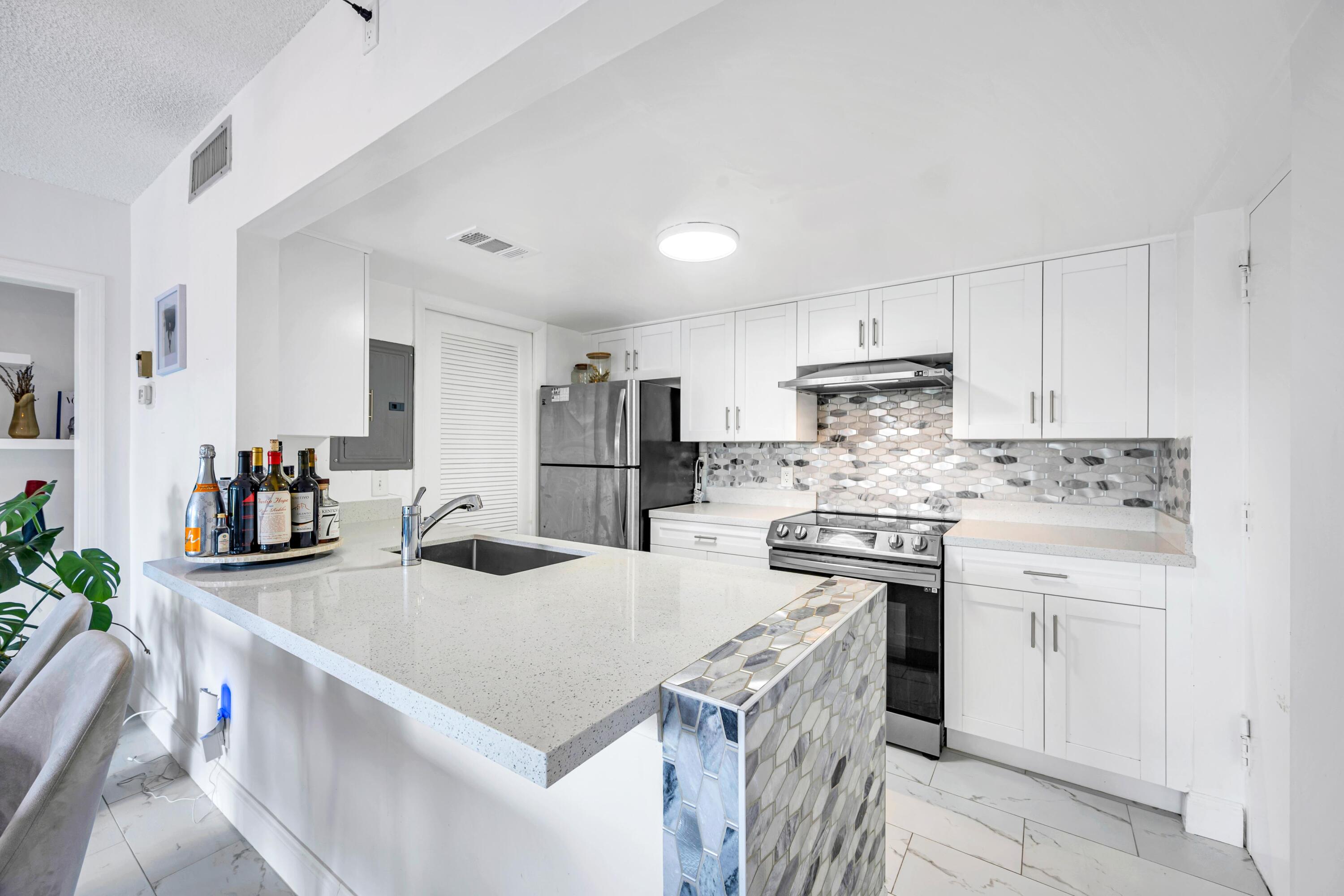 RIVER REACH CONDOMINIUM II - Residential