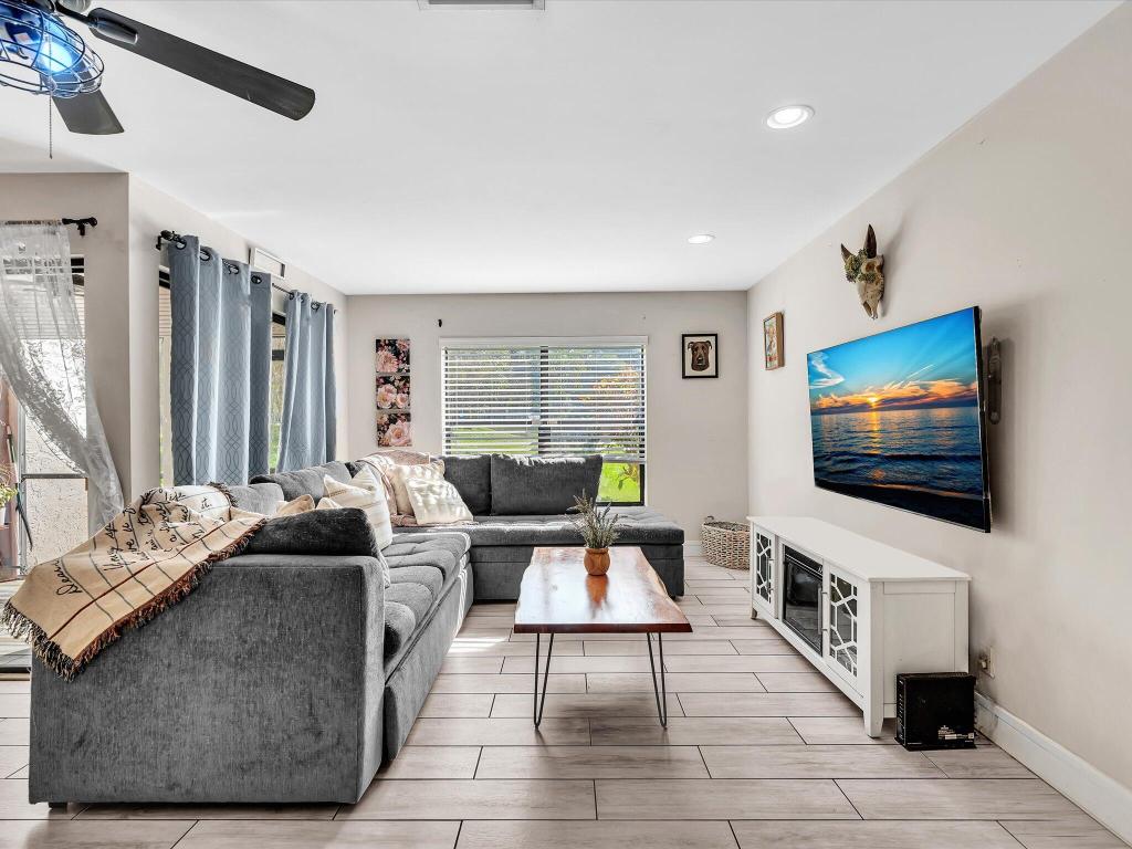 POND APPLE PLACE II CONDO - Residential