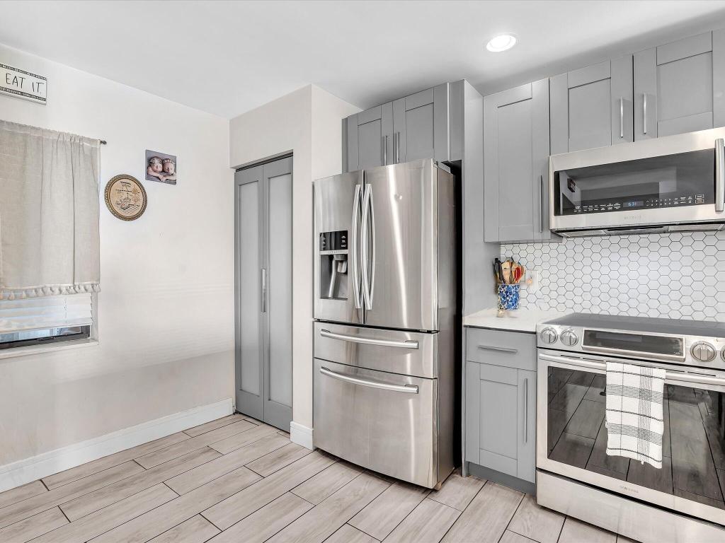 POND APPLE PLACE II CONDO - Residential