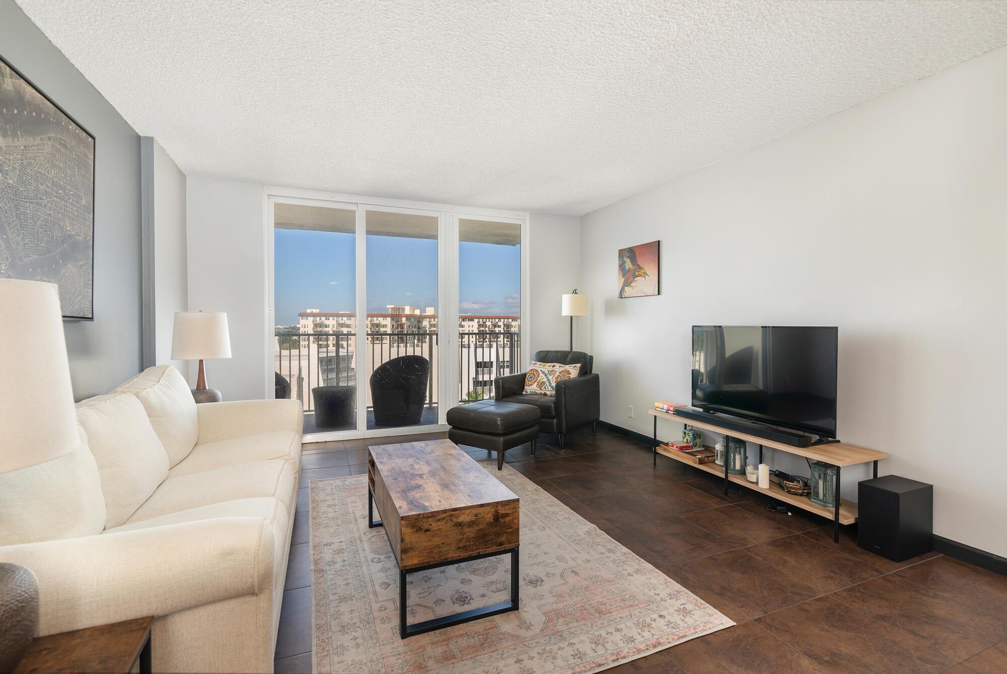 LE CHATEAU ROYAL CONDO - Residential