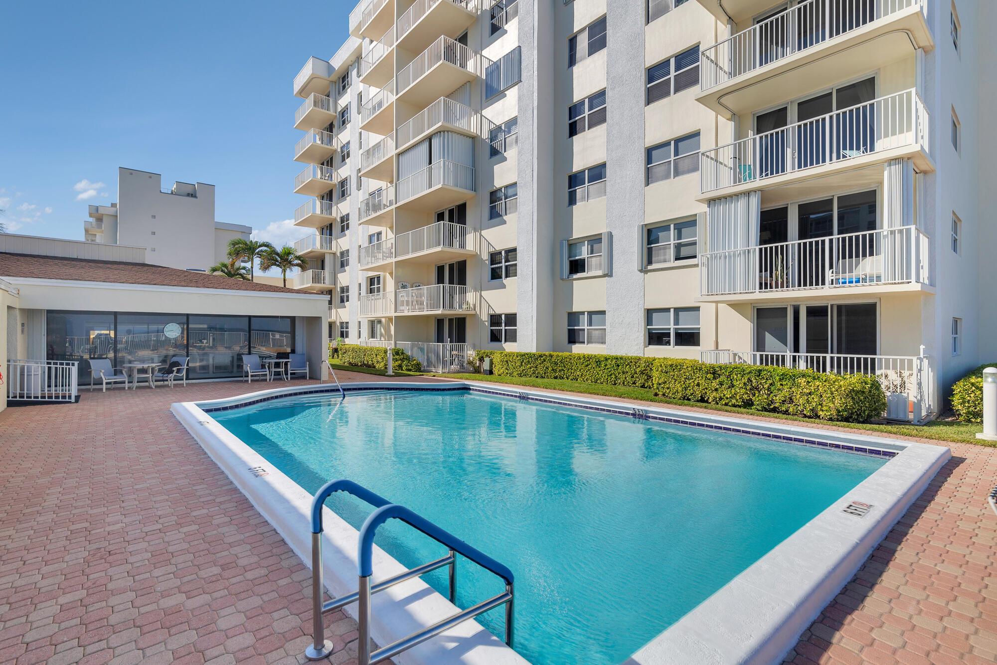 LE CHATEAU ROYAL CONDO - Residential