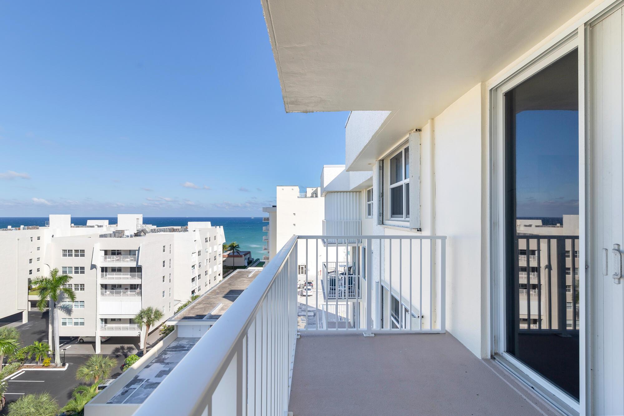 LE CHATEAU ROYAL CONDO - Residential