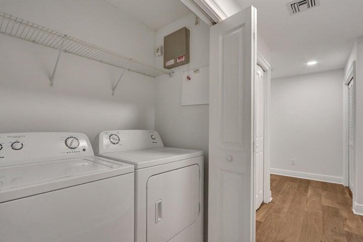 RIVERSIDE PARK - Residential