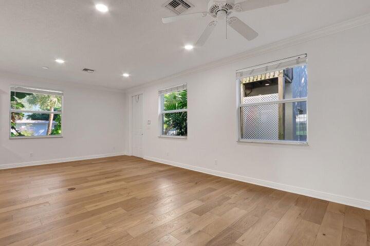 RIVERSIDE PARK - Residential