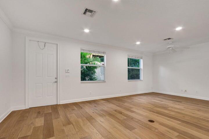 RIVERSIDE PARK - Residential