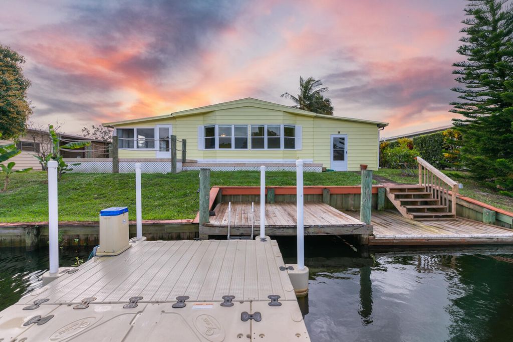 Photo of 181 SE Paradise Place, Stuart, FL 34997 (MLS # R10768985)