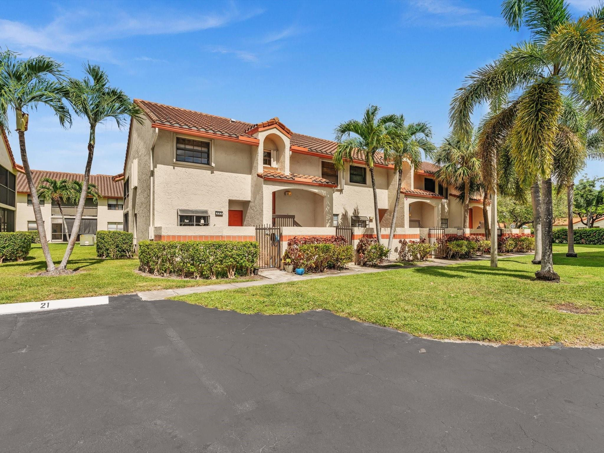 Diplomat Square - Residential