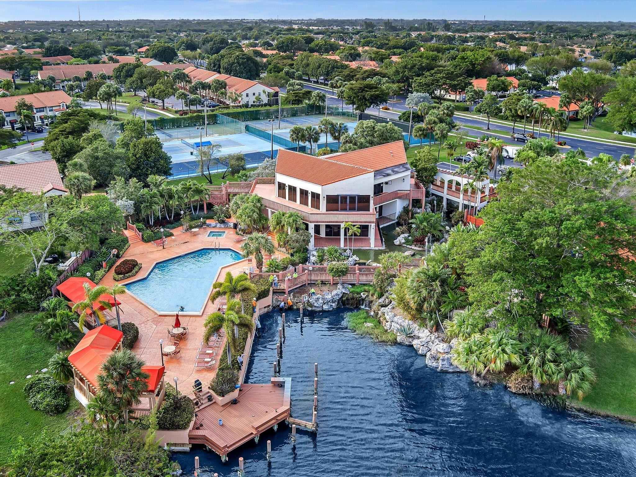 Diplomat Square - Residential