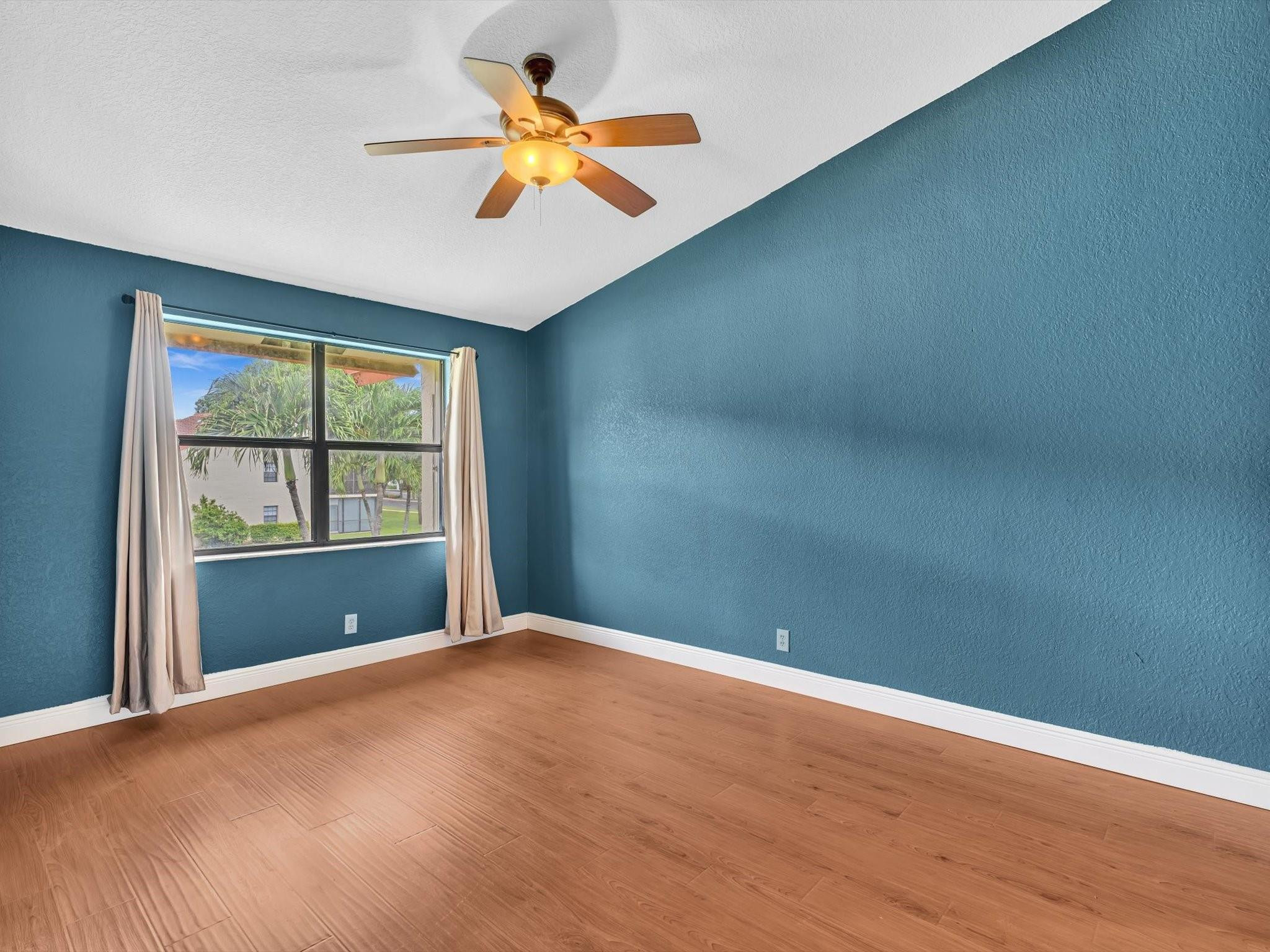 Diplomat Square - Residential