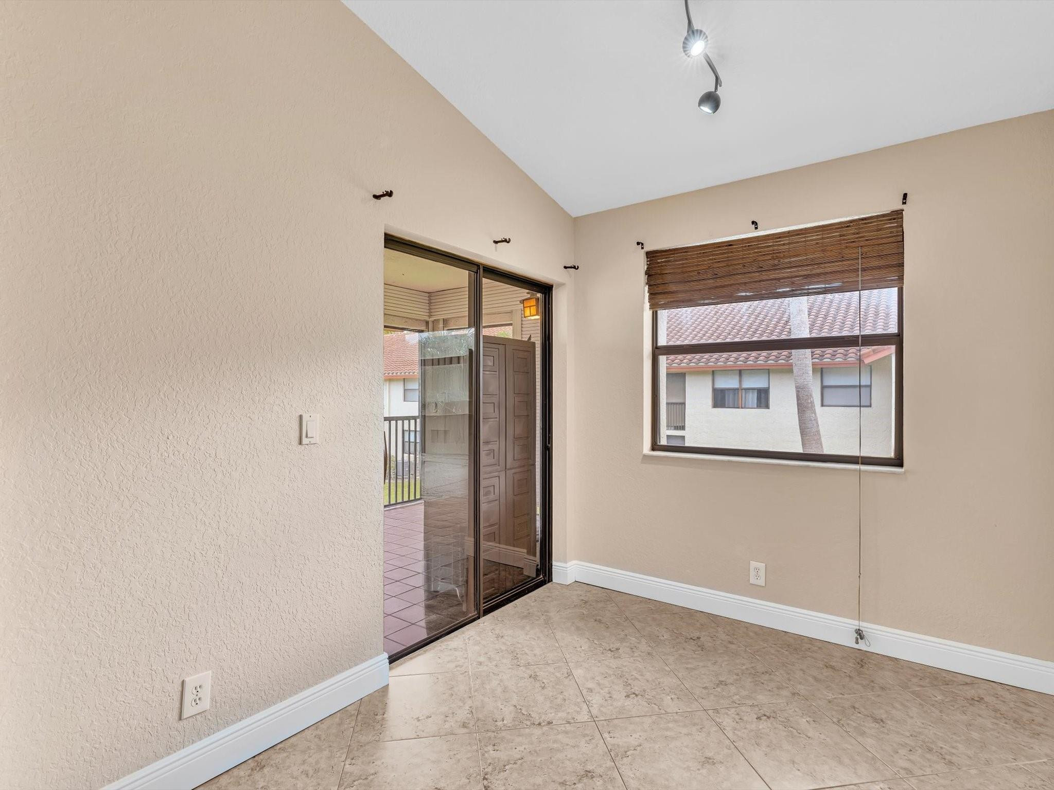 Diplomat Square - Residential