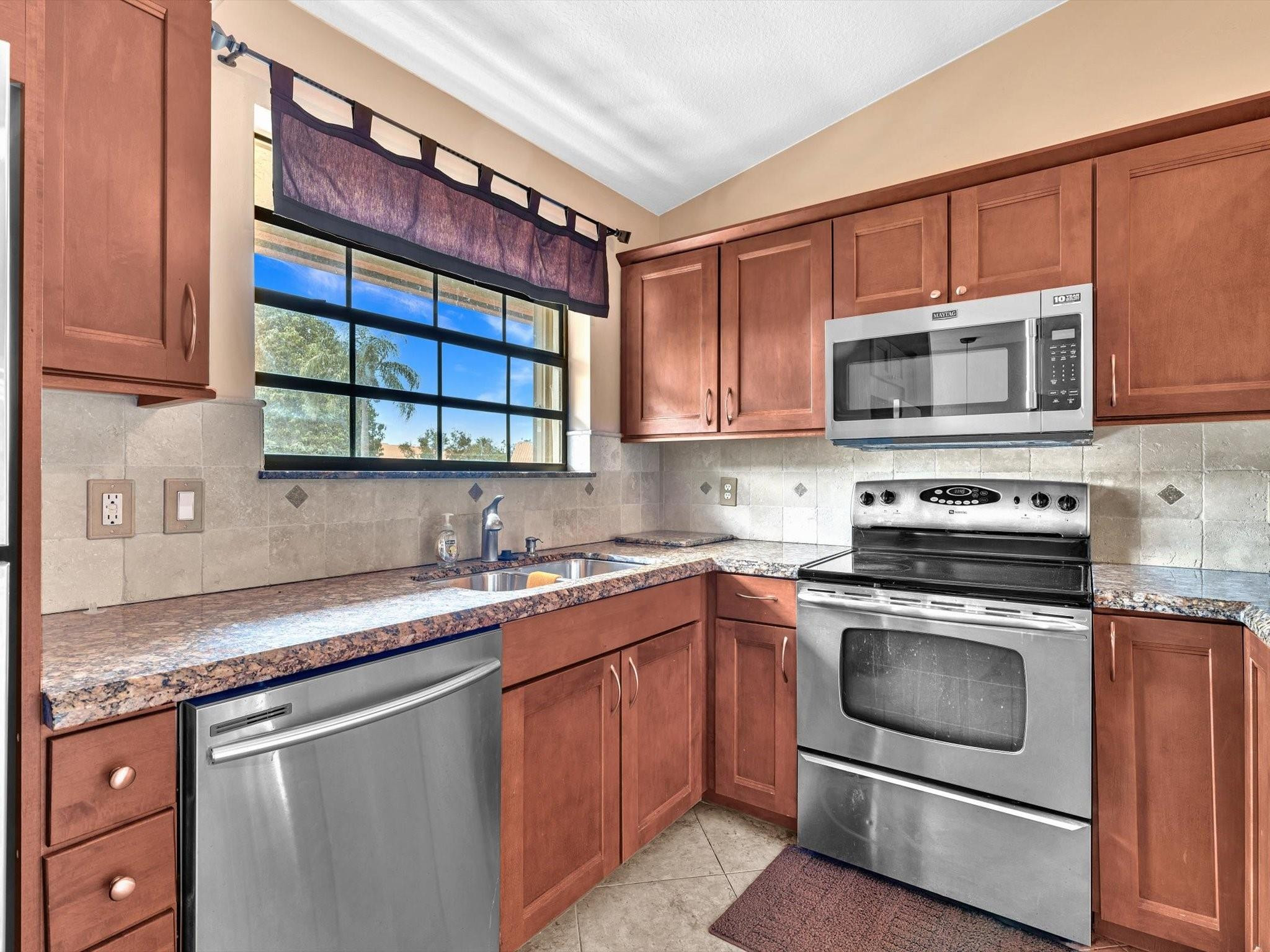 Diplomat Square - Residential