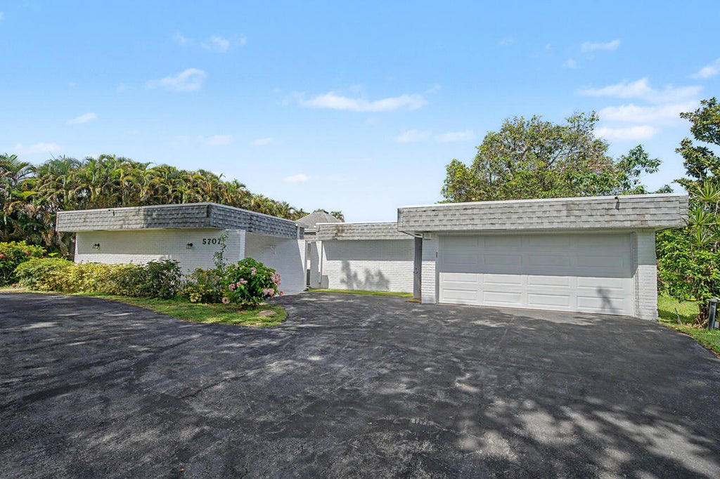 Photo of 5707 White Hickory Circle, Tamarac, FL 33319 (MLS # B26050807)
