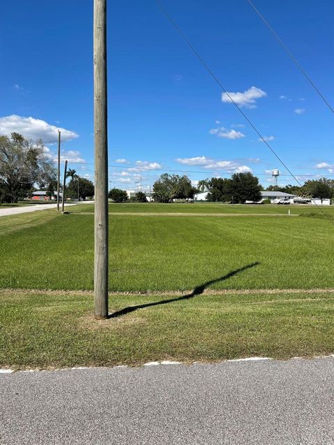 699 Avenue R SW Moore Haven FL 33471