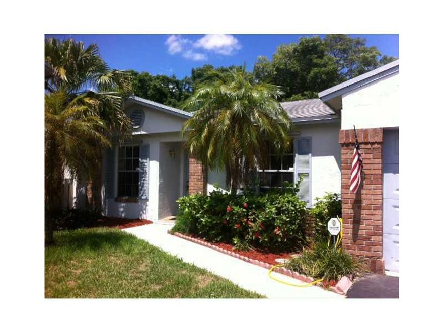 JUST REDUCED!!!  ADORABLE SINGLE FAMILY HOME IN A NICE FAMILY AREA. CUL DE SAC. ONE CAR GARAGE. FENCED BACK YARD. ALL LAMINATED WOOD FLOORINGS. EXCELLENT SCHOOL DISTRICT. FULL APPLIANCES. FRESHLY PAINTED AND CLEAN. NO ASSOCIATION APPROVAL!!! VERY EASY TO   SHOW!!!